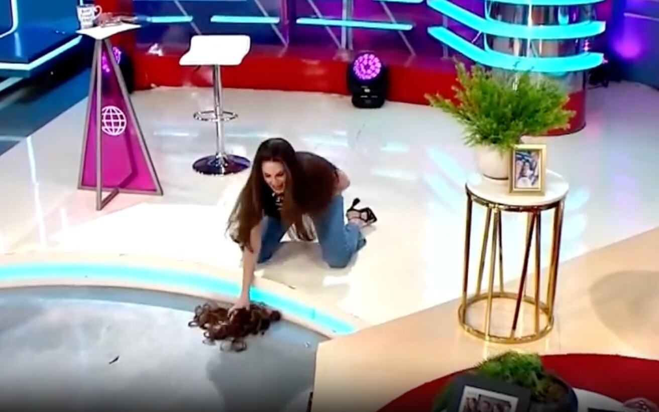 Rebeca Escribens: cómo se le cayeron las extensiones