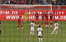 Felipe Chávez se luce con un impresionante GOLAZO de tiro libre con el Bayern Múnich | VIDEO