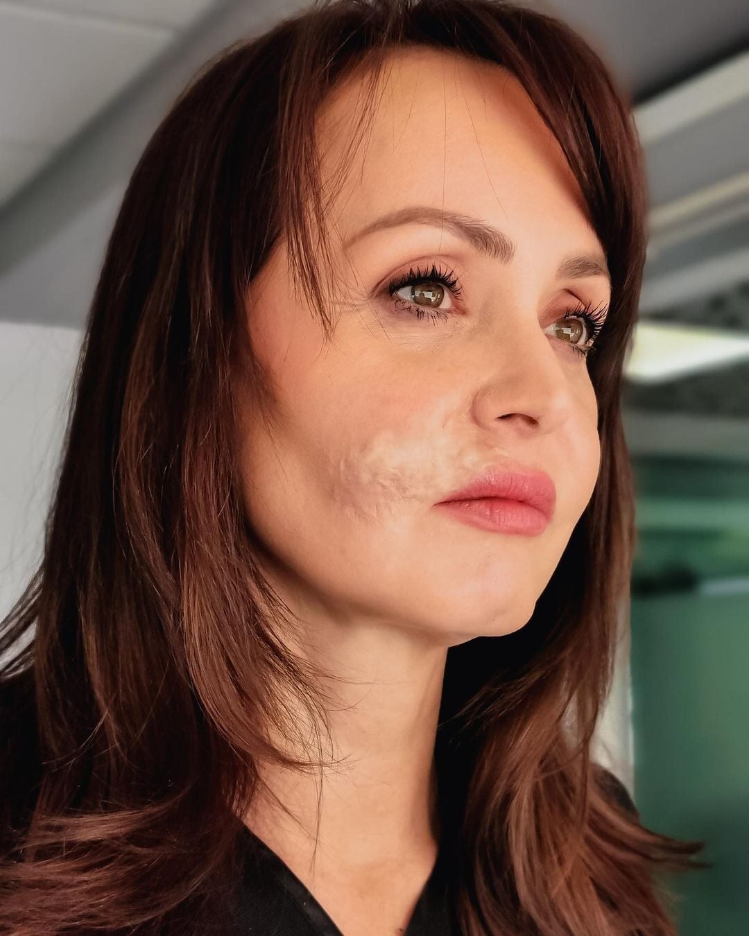 Elisa Corso, el personaje que interpreta Gaby Spanic, tiene una enorme cicatriz en su rostro fruto de un tormentoso pasado (Foto: Marie Gheno/ Instagram)
