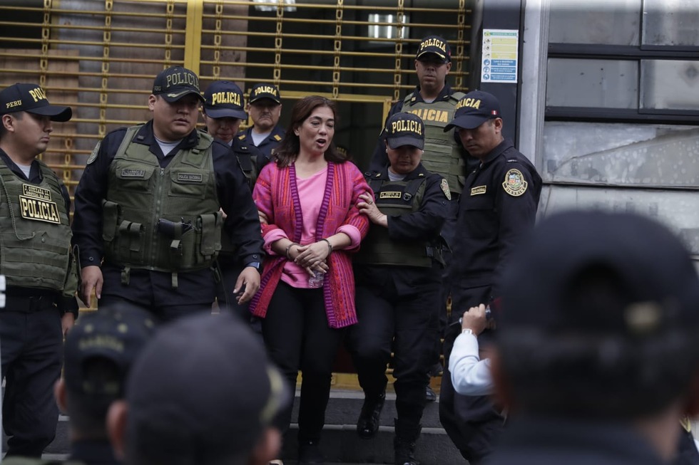 Salida de Mauricio Fernandini y Sada Goray de la carceleta de poder judicial. Foto: Hugo Pérez / @photo.gec