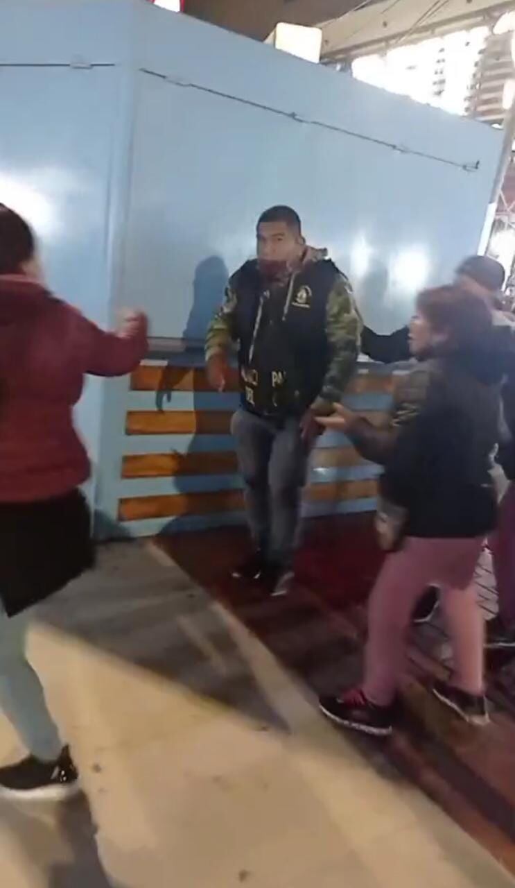 Ya herido, víctima se fue caminando hasta la avenida para tomar su taxi rumbo al hospital.