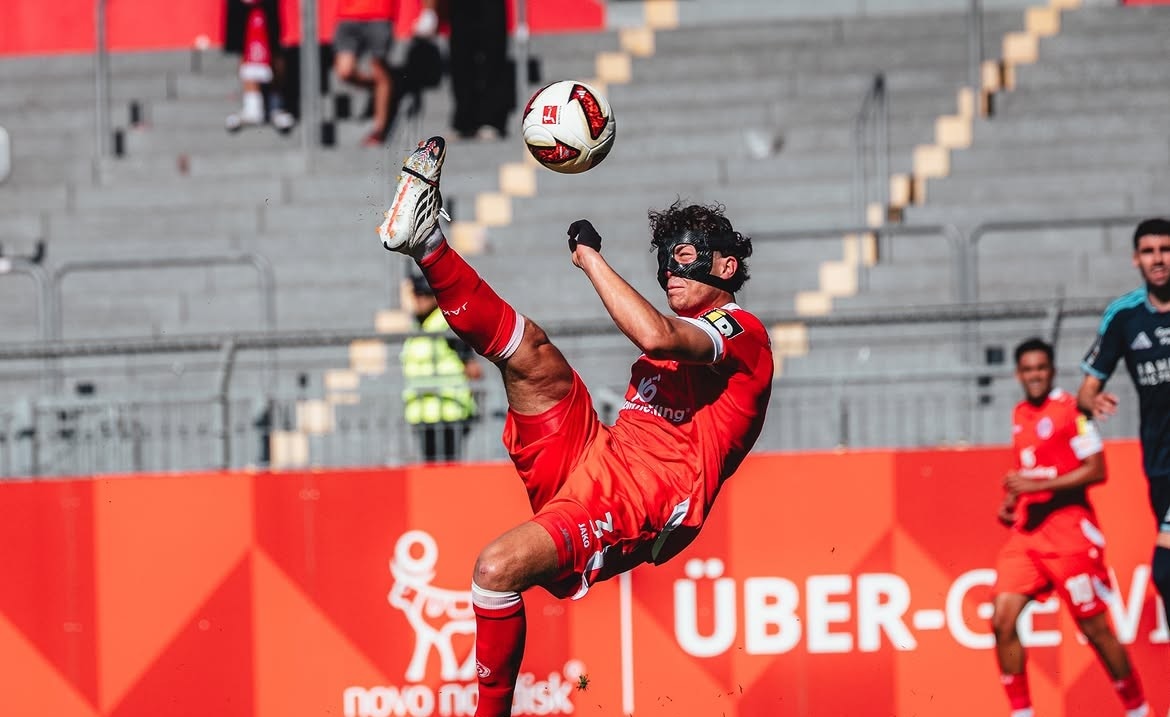 Fabio Gruber se metió tremendo golazo en el triunfo del Mainz 05. (@1fsvmainz05)