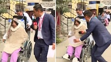 ¡Susto en jornada electoral! Adulta mayor en silla de ruedas casi sufre accidente al acudir a votar