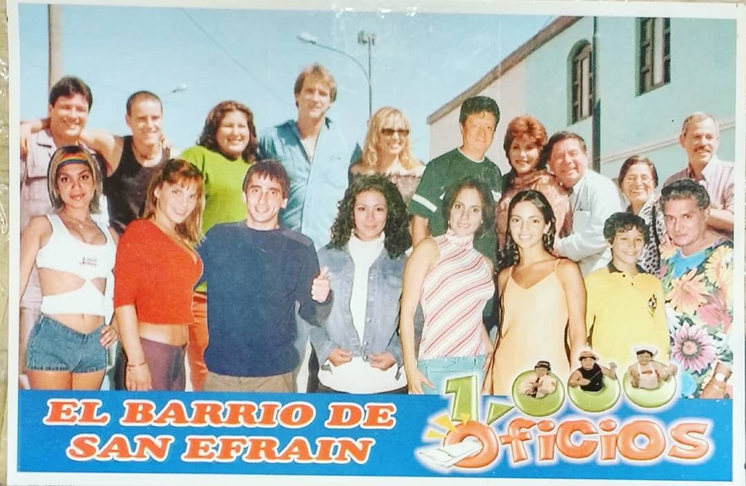 Parte del elenco de Mil oficios, donde Laly interpretó a 'La Innombrable'. Foto: Facebook Laly Goyzueta.