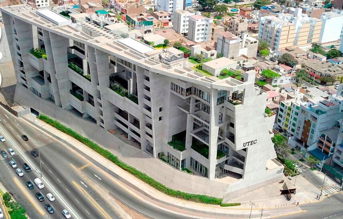 Docente de la UTEC fallece en campus Barranco.