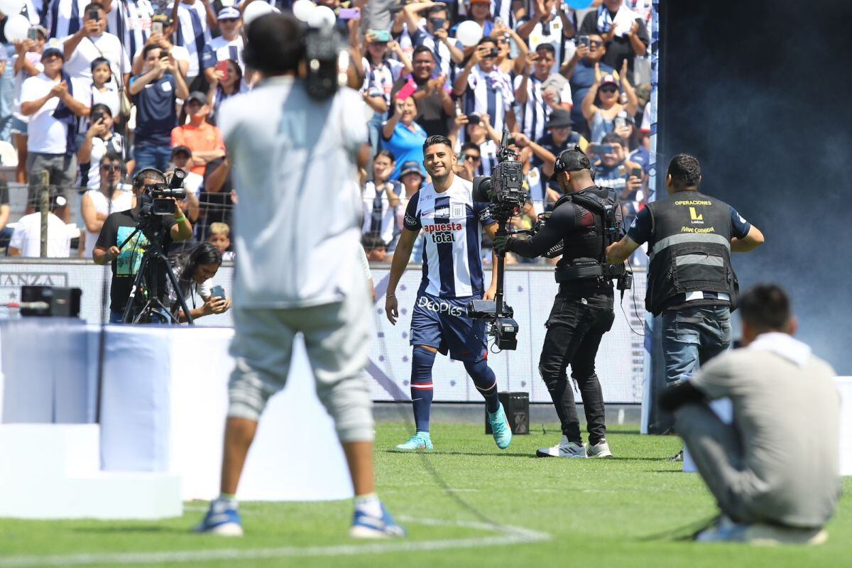 Zambrano fue recibido con 'rugidos' y una lluvia de aplausos en Matute