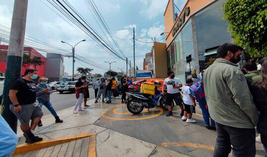 Usuarios de Yape formaron largas filas tras anuncio de la promoción. (Foto: Twitter)