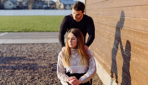 Mi pareja prefiere a su mejor amiga y no sé qué hacer: Tres Consejos para poner límites