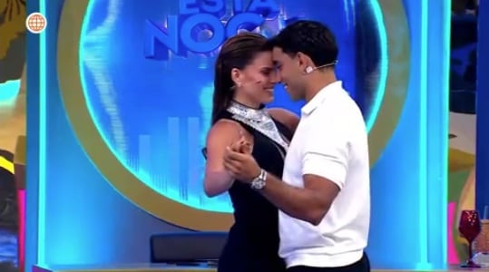 Alejandra Baigorria y Said Palao bailan como lo harán en su boda.