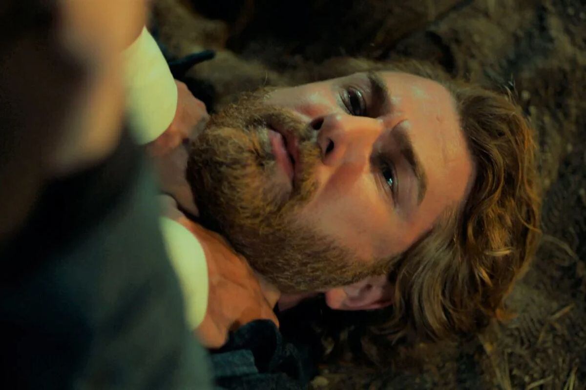 Fikret y el nuevo pretendiente de Züleyha, Mehmet, se pelean ¿por ella? (Foto: Tims & B Productions)