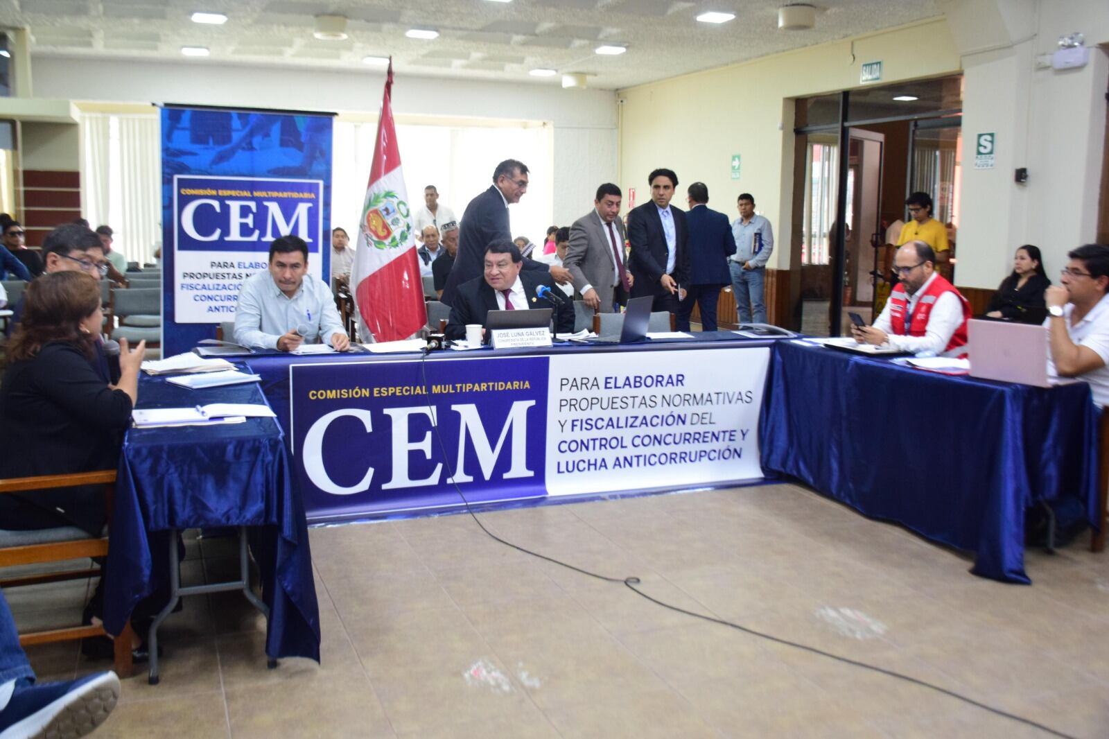 José Luna lideró la sesión de la Comisión Especial de Control Concurrente y Lucha contra la Corrupción, realizada en Trujillo.