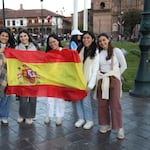 Turistas españoles celebraron la conquista del Mundial en la Plaza Mayor del Cusco | VIDEO