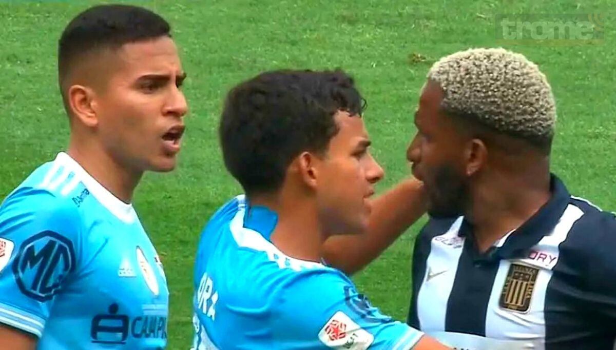 Gianfranco Chávez zaguero de Sporting Cristal no aflojó ante el reclamo de la 'Foquita' (Captura: GOLPERU)