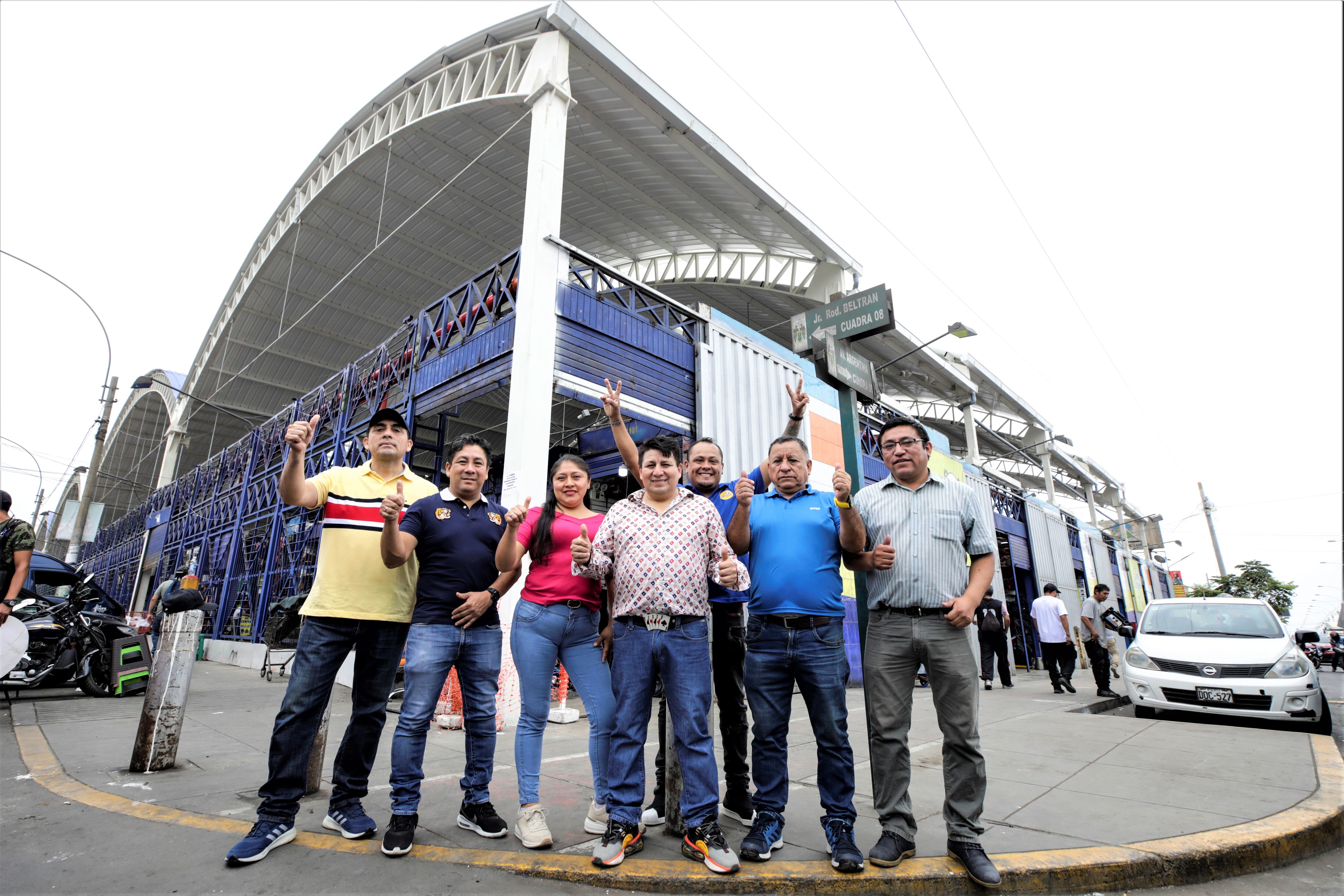 Los comerciantes de la 'Cachina Fashion' trabajan para cambiarle la mala imagen que tienen de su negocio.