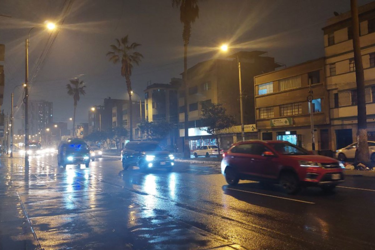 Senamhi recomienda a los limeños vestirse en capas y llevar consigo una casaca.