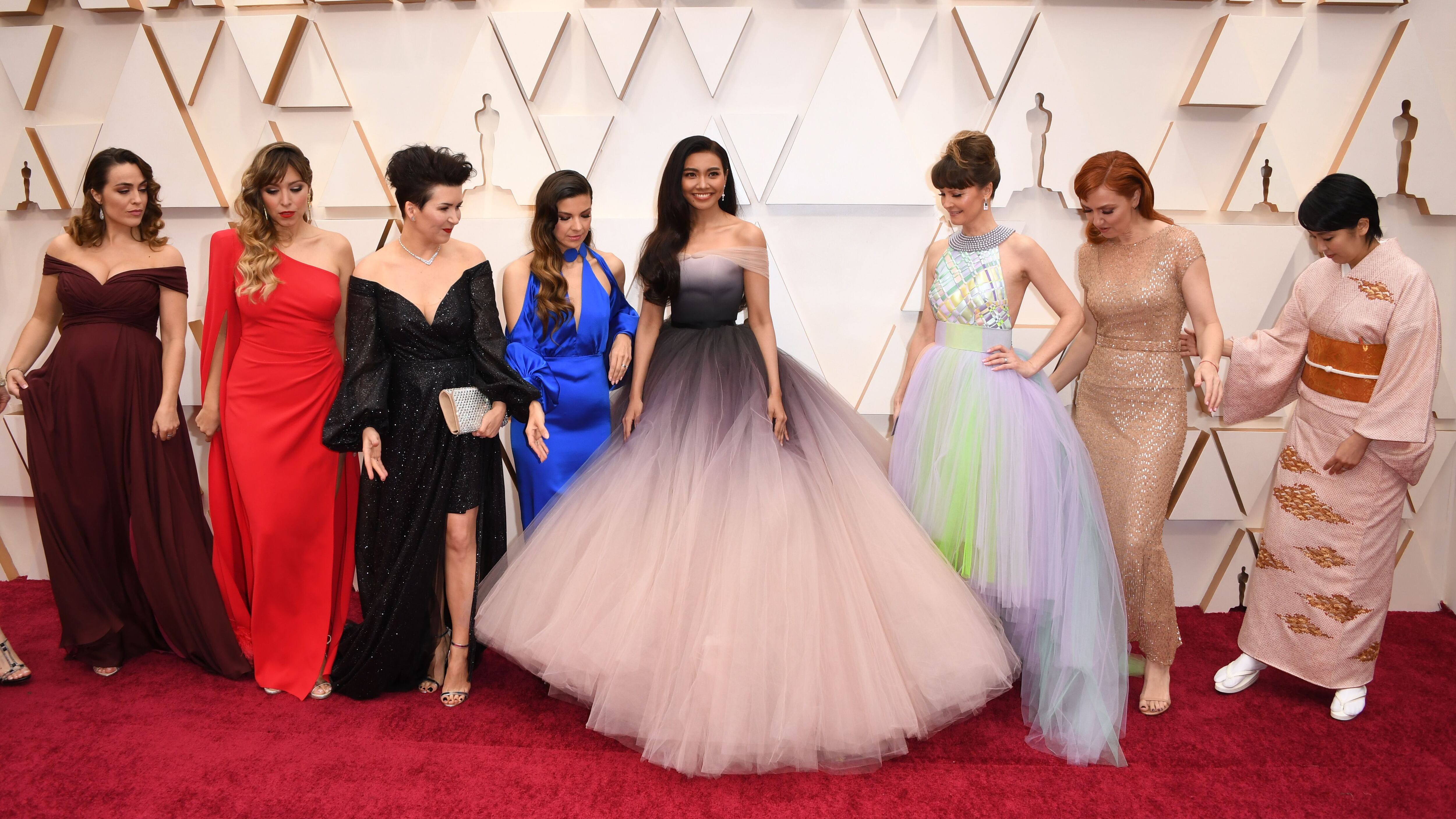 Carmen Sarahí, artista que prestó su voz a Elsa en “Frozen II”, llegó a la alfombra roja. (Foto: AFP)