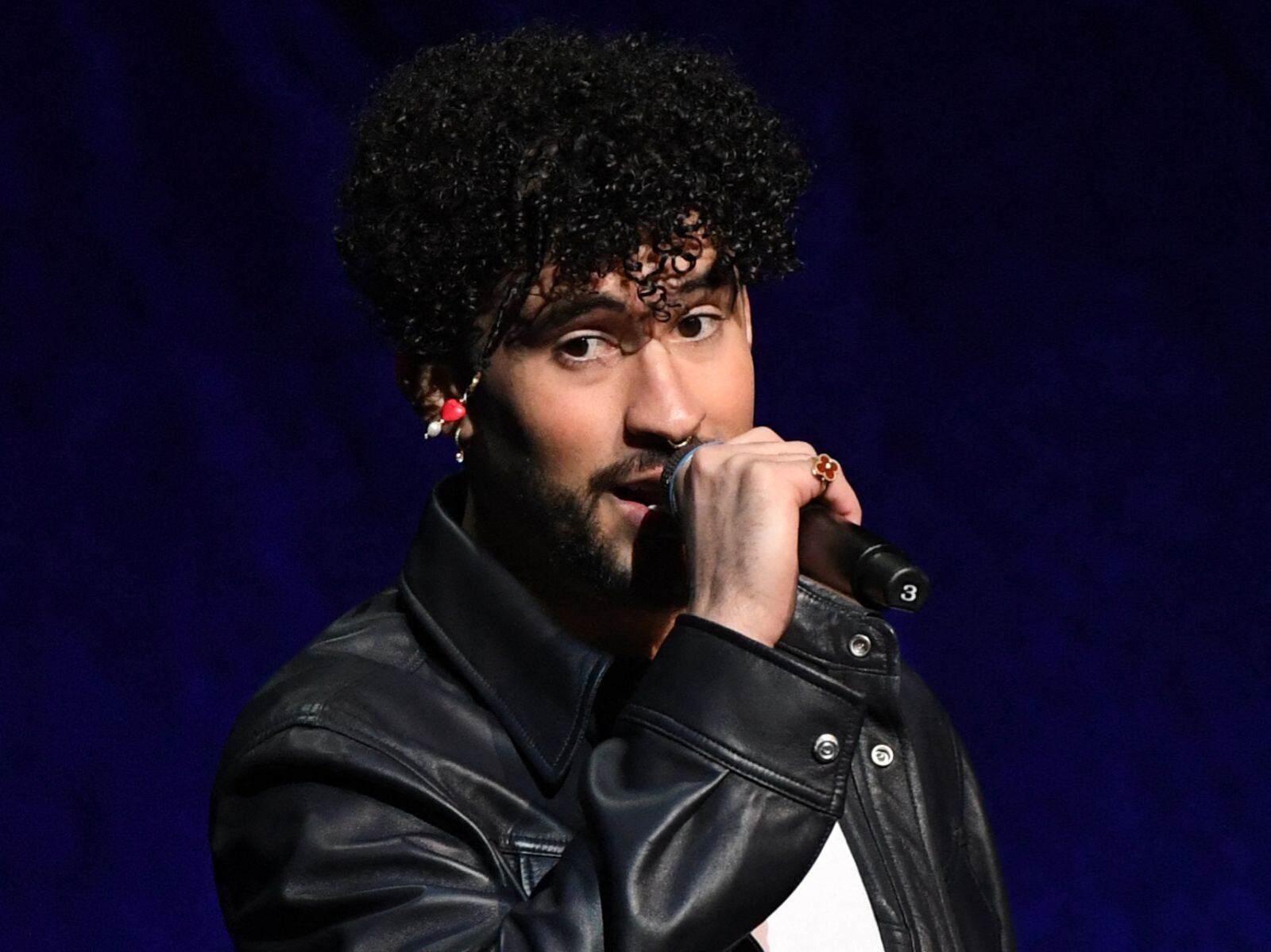 Bad Bunny lanzó su nuevo álbum "Nadie sabe lo que va a pasar mañana" con 22 temas (Foto: Valerie Macon / AFP)