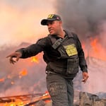 Independencia: Incendio arrasa varias viviendas en lo alto de un cerro | VIDEO