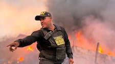 Independencia: Incendio arrasa varias viviendas en lo alto de un cerro | VIDEO