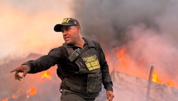 TROME | Independencia: Incendio arrasa varias viviendas en lo alto de un cerro (Canal N)