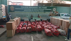 ¡Golpe al contrabando! Policía incauta tres millones de soles en ropa de segundo uso y cigarrillos de procedencia ilegal