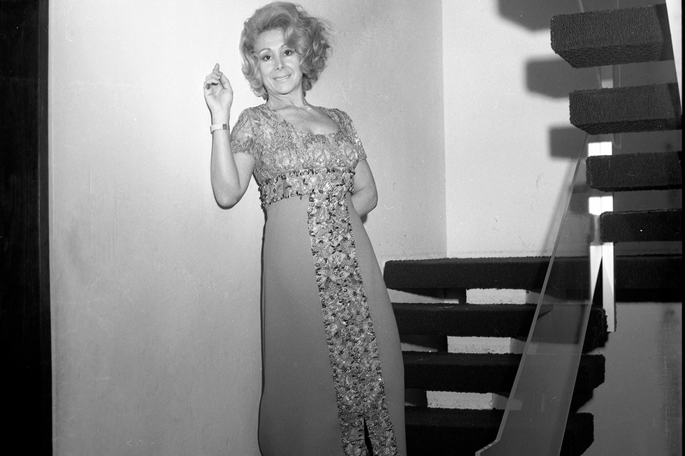 Es en ese momento que Nélida Quiroga, le da la oportunidad a su prima, quien había venido acompañándola en la gira. Arolinda nunca había actuado, pero siempre desde muy niña había permanecido en los ensayos y las funciones observando el desarrollo de los mismos. Por lo general Linda, siempre apoyaba con los apuntes, vistiendo a las actrices o retocando sus peinados; esta vez sería protagonista del desarrollo de la obra, pero en las tablas. Una gran oportunidad para ella.