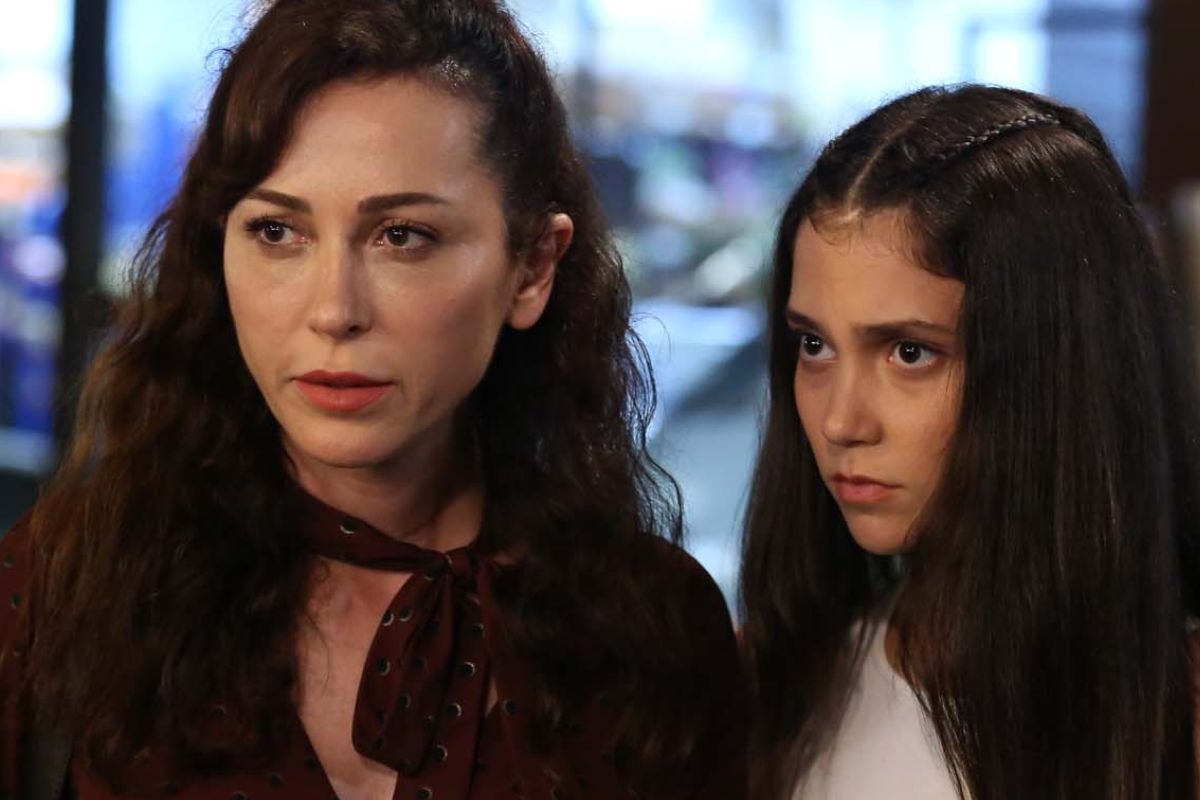 Gönül y su hija Afra en la telenovela turca "Hermanos" (Foto: NG Medya)