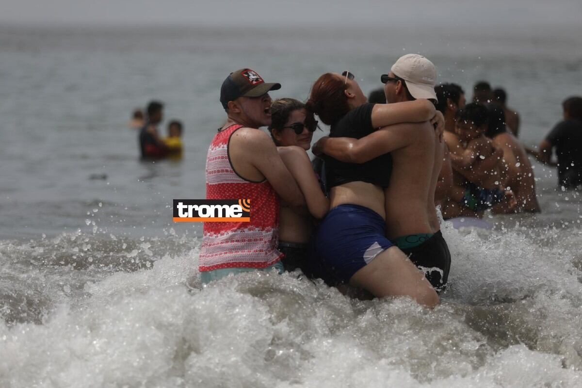 Muchas familias compartieron día playero durante el primer día del 2023. Temperatura en Lima se sigue elevando. (Foto: Julio Reaño / Trome).