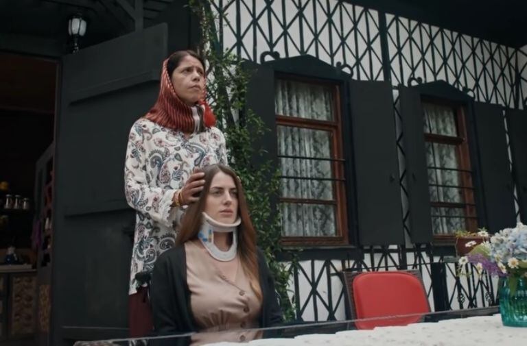 La conservadora mujer se dio cuenta que algo no andaba bien en la convivencia entre su hija Nazar y Vedat (Foto: Sinegraf Film)