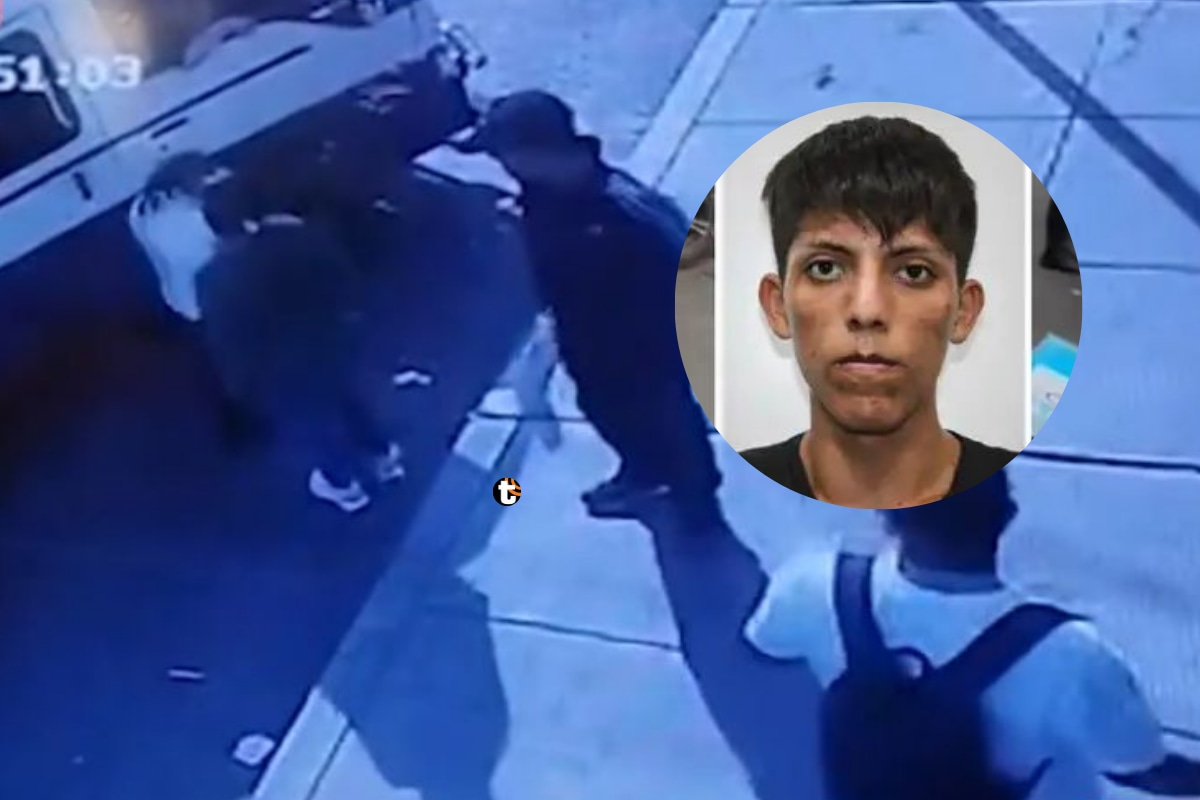 Cámaras captaron momento en el que 'jalador' cerró la puerta del vehículo y chofer fue baleado al interior.