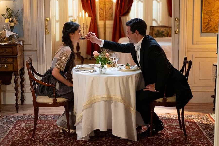 Jimena organiza una cena para Manuel, quien está sospechando de ella en "La promesa" (Foto: RTVE)
