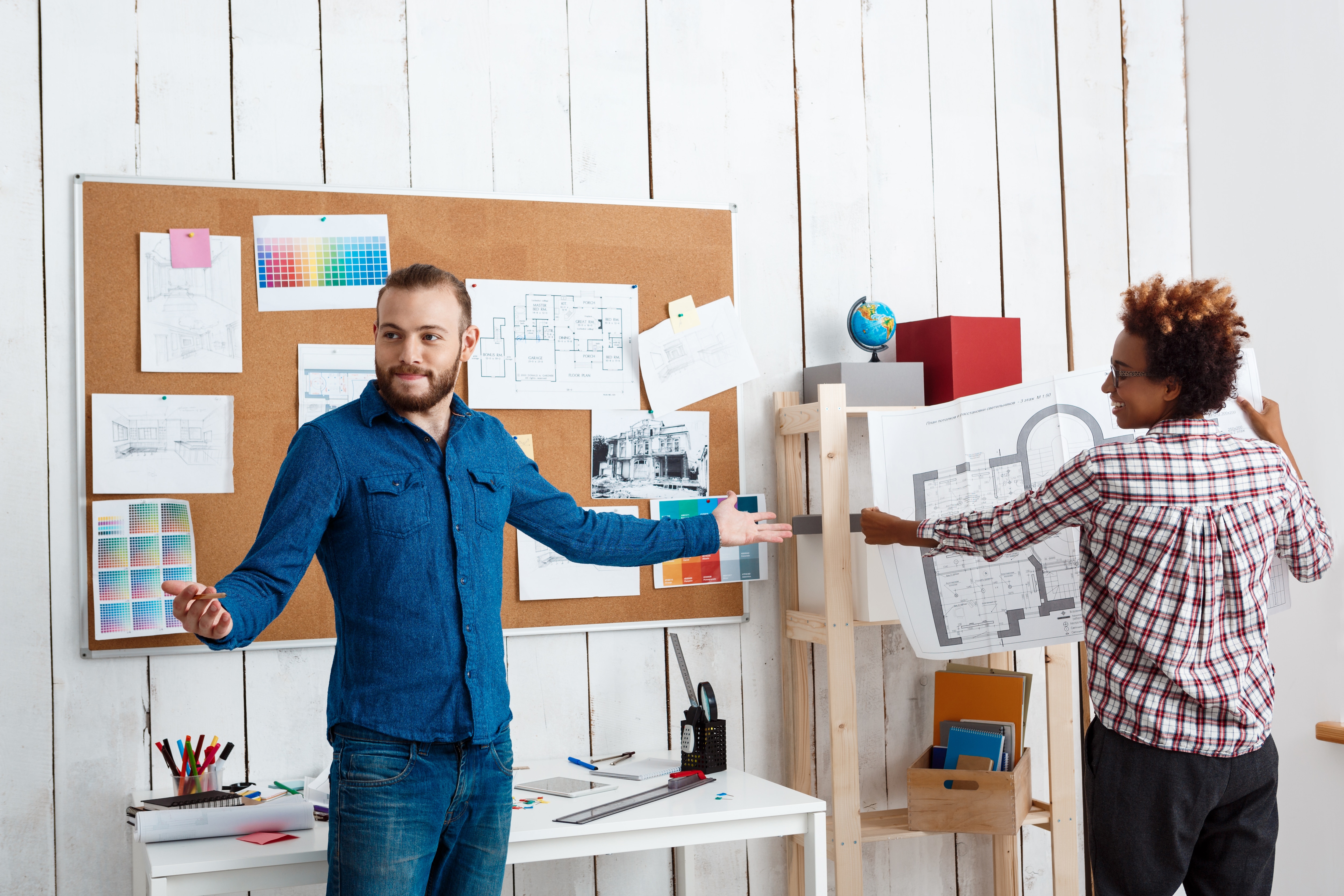 Crear un entorno constituido por expertos es una estrategia que promueve la innovación. Esta acción es clave para favorecer la reducción de costos, tener mayor control de las operaciones, etc. Foto: freepik.