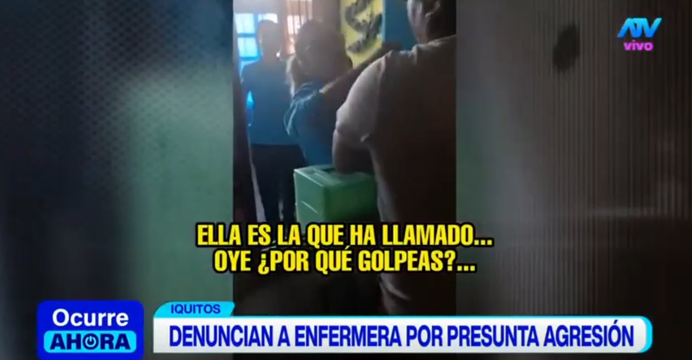 Enfermera le dio un manotazo a un paciente que se acercó para reclamarle.
