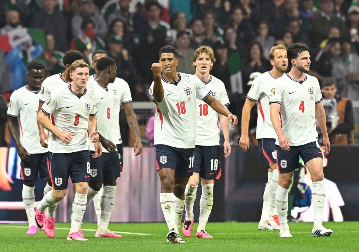 England's midfielder #10 Jude Bellingham celebrates scoring his team's first goal during the 2026 World Cup round of 16 football match between Mexico and England at the Mexico City Stadium in Mexico City on July 5, 2026. (Photo by Alfredo ESTRELLA / AFP)