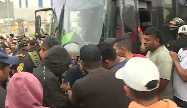 Bloquean la avenida Gambetta en Ventanilla en rechazo a extorsiones y violencia. (Foto: Captura/Canal N)