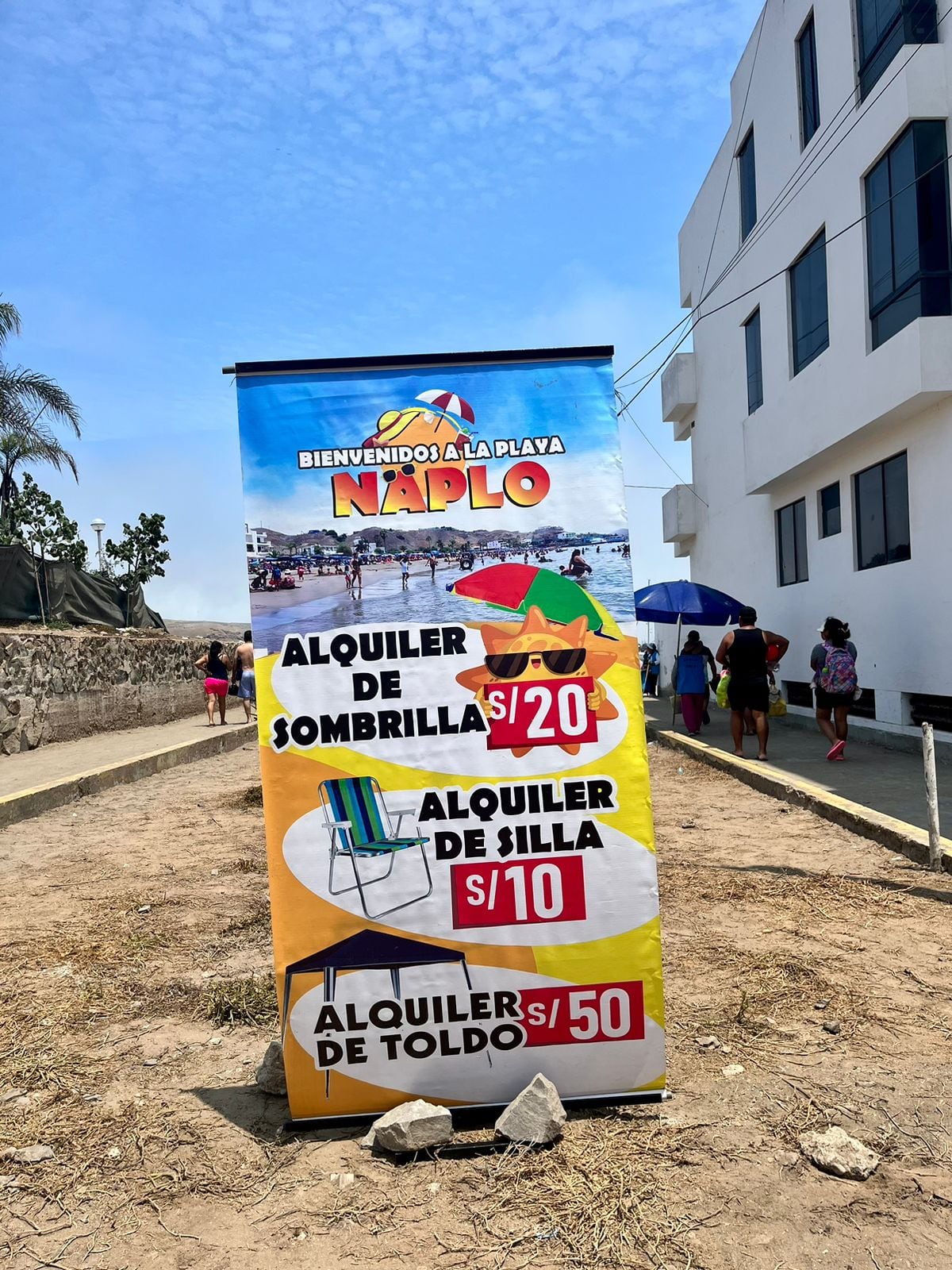 Los sombrilleros de Naplo están organizado y manejan costos estándares. (Foto: Jhonny Valle)