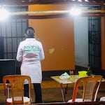 ¡Madrugada de terror en el Callao! Sicarios acribillan local de comidas, matan al propietario y dejan cuatro heridos