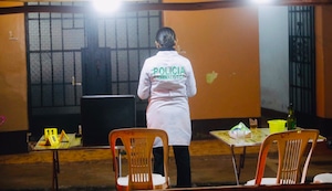 ¡Madrugada de terror en el Callao! Sicarios acribillan local de comidas, matan al propietario y dejan cuatro heridos