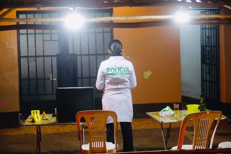 ¡Madrugada de terror en el Callao! Sicarios acribillan local de comidas, matan al propietario y dejan cua...