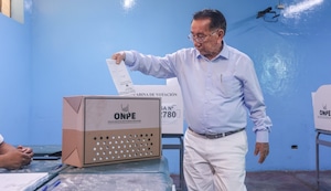 Presidente Balcázar acudió a votar en Chiclayo y consideró demoras en instalación de mesas como ‘situaciones de fuerza mayor’