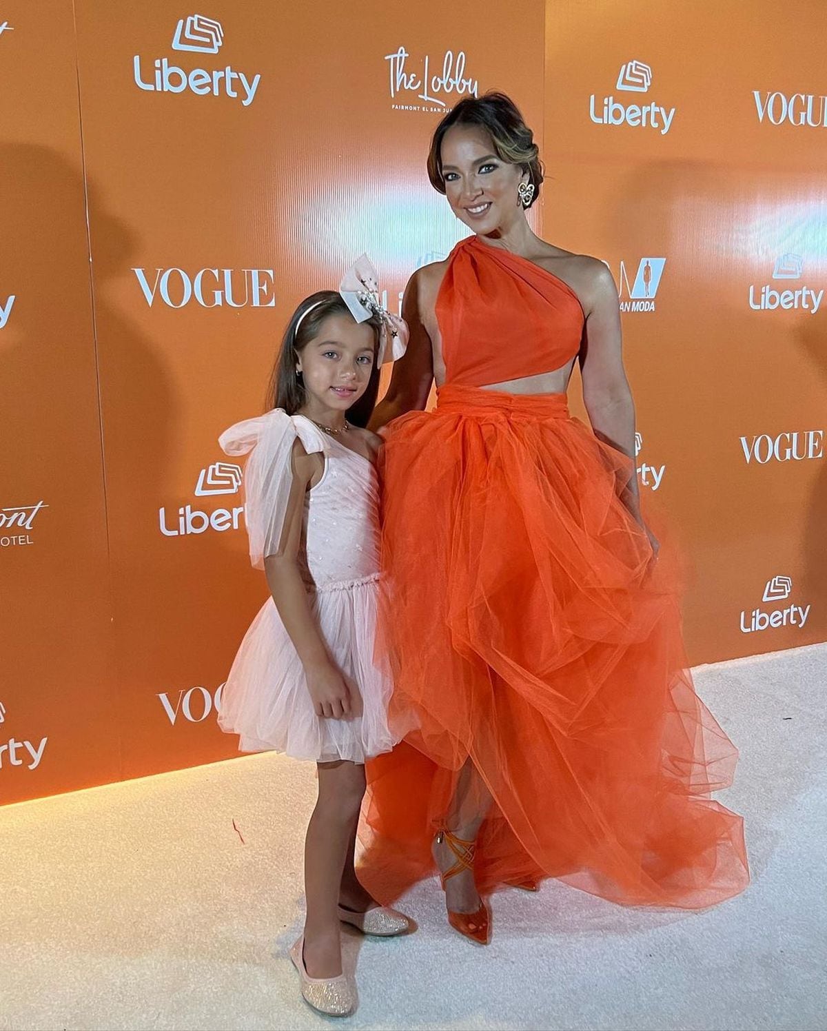 La actriz junto a Alaïa, la hija que tiene con Costa (Foto: Adamari López / Instagram)
