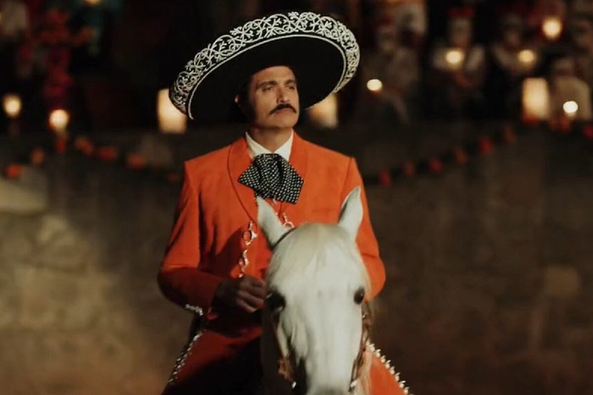 Jaime Camil como Vicente Fernández (adulto) en “El rey, Vicente Fernández” (Foto: Caracol Internacional)