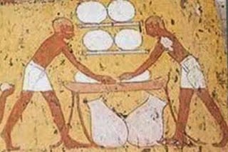 Su historia se remonta al siglo VI a. C., cuando los egipcios consumían panes planos con distintos aderezos. Foto: Internet.