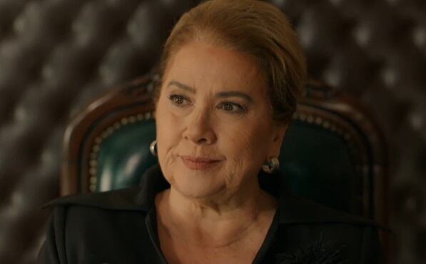 Lütfiye es la nueva alcaldesa de Çukurova en "Tierra amarga" (Foto: Tims & B Productions)