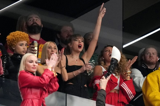 Taylor Swift reacts during the first half of the NFL Super Bowl 58 football game between the San Francisco 49ers and the Kansas City Chiefs on Sunday, Feb. 11, 2024, in Las Vegas. (AP Photo/Ashley Landis)