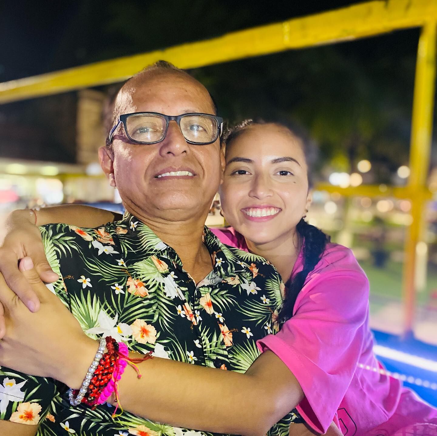 Lita junto a su padre en Iquitos. Foto: Facebook Lita Pezo.