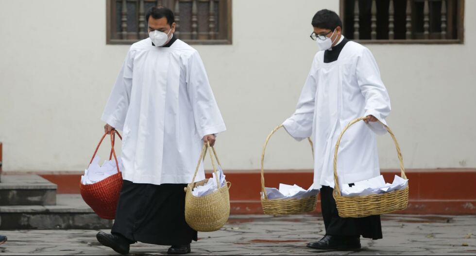 Devoción por Santa Rosa de Lima. (Fotos: Violeta Ayasta / Joel Alonzo / GEC)