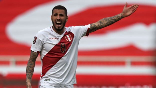 Sergio Peña jugó ante Uruguay, en el primer partido de la triple jornada de Eliminatorias. (Foto: AFP)