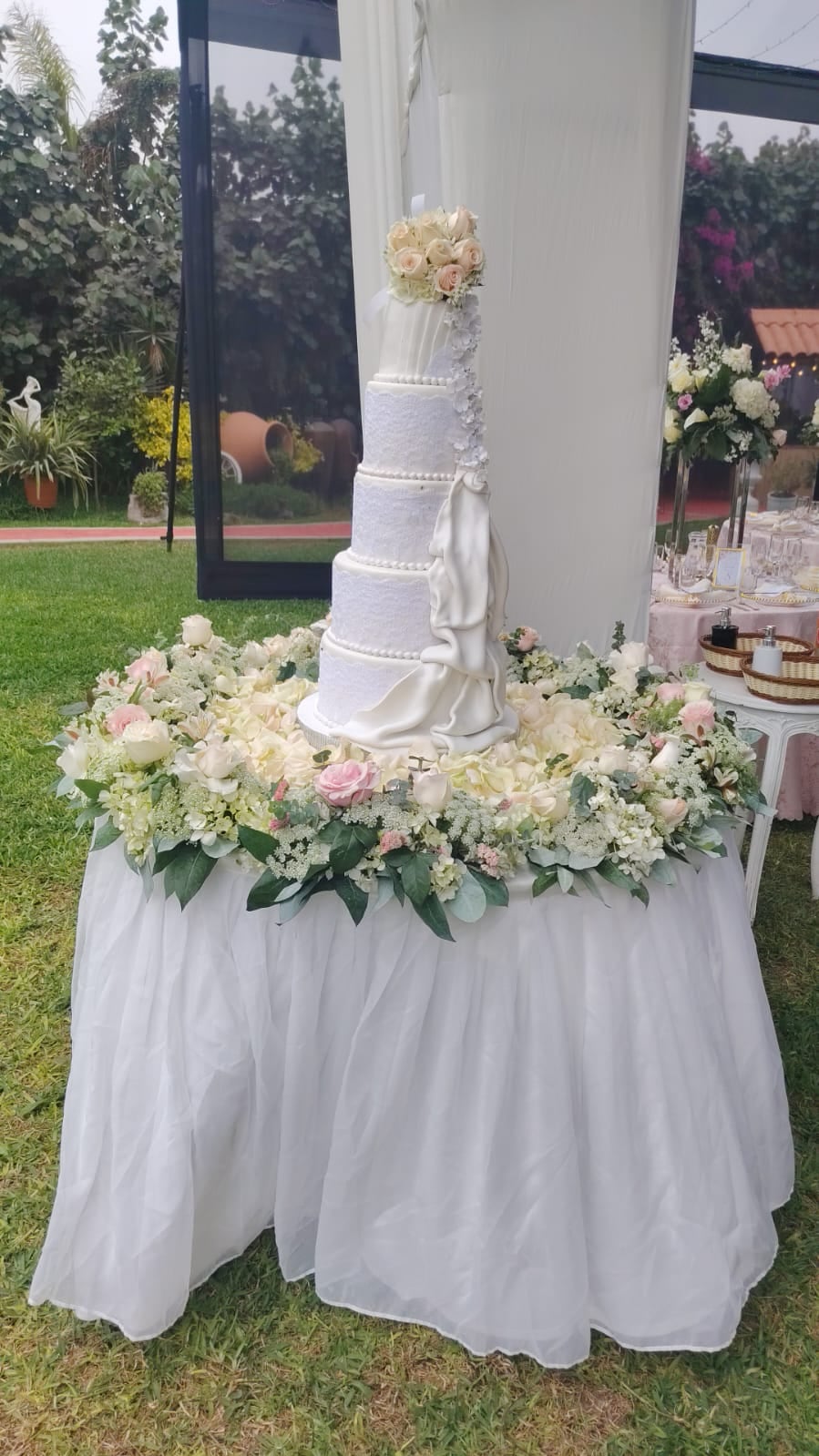 Torta de los novios Vanessa Valencia y José Carlos Tapia. Foto: Difusión