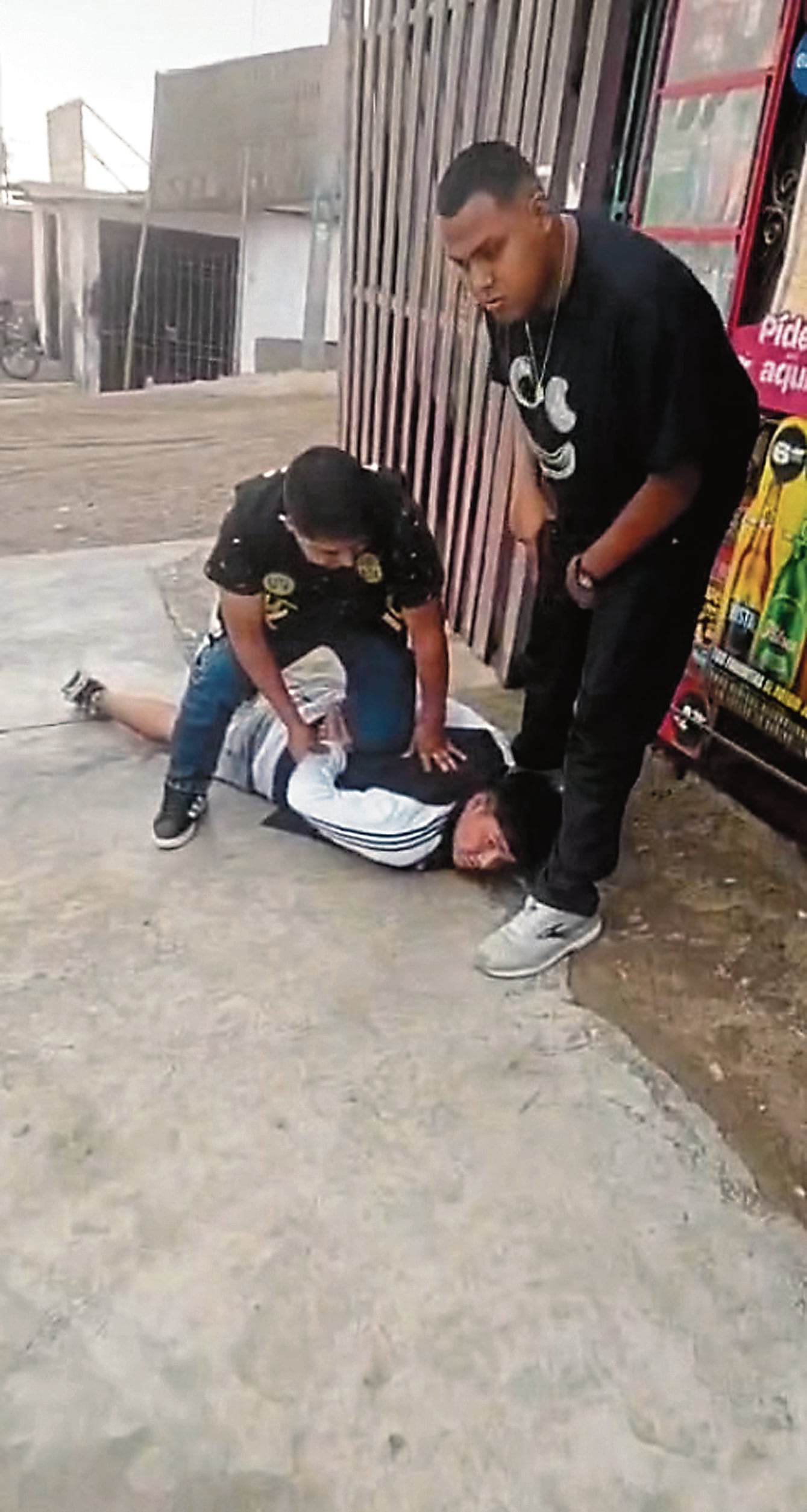 Policía capturaron a extorsionadores.